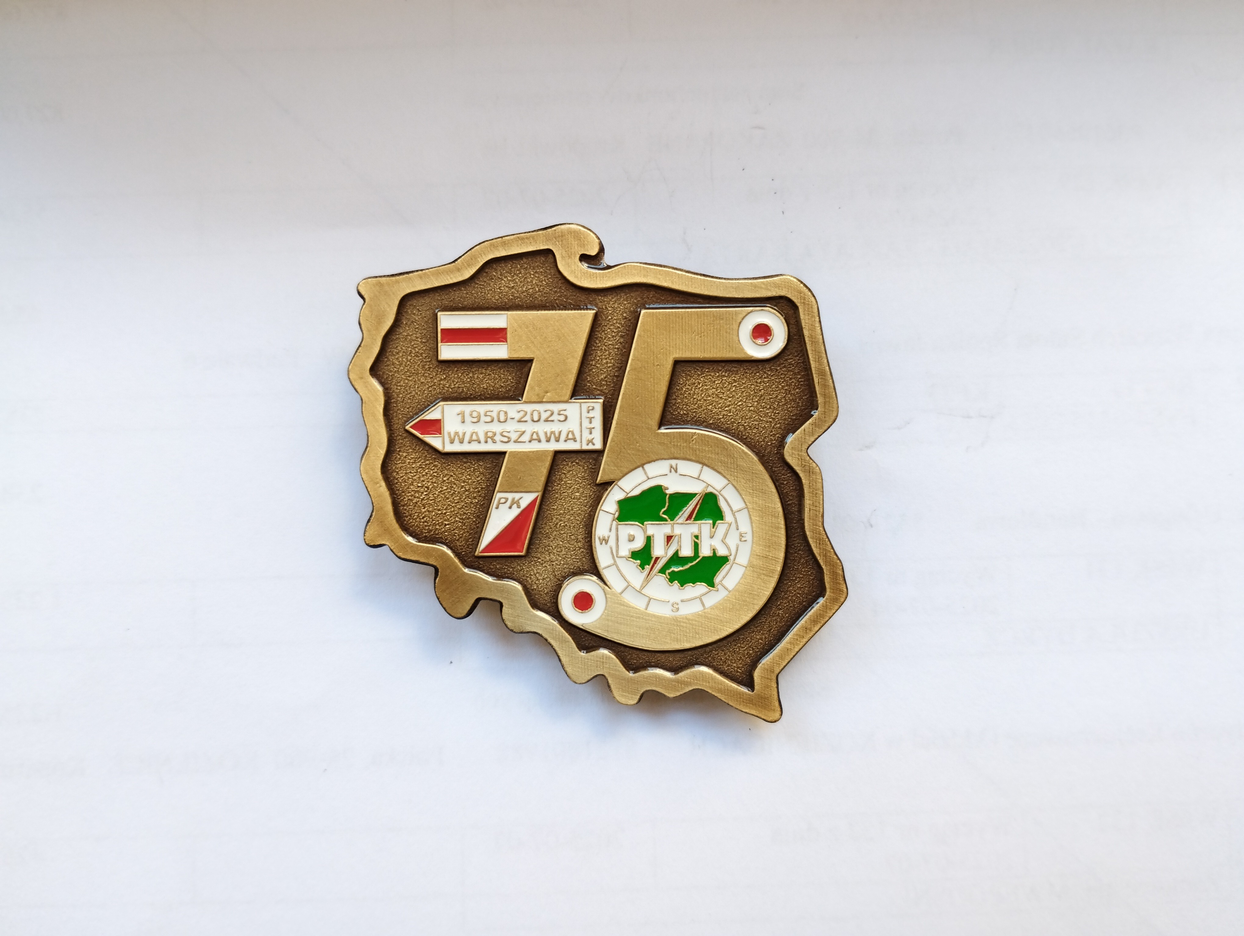Odznaka Jubileuszowa „75 lat z PTTK”